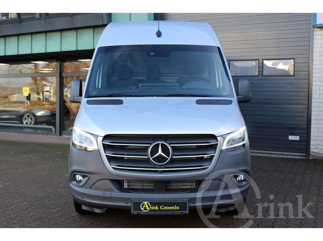Vehicle 40011207 777b9fa7 ff99 487d a857 f579033b5c2c