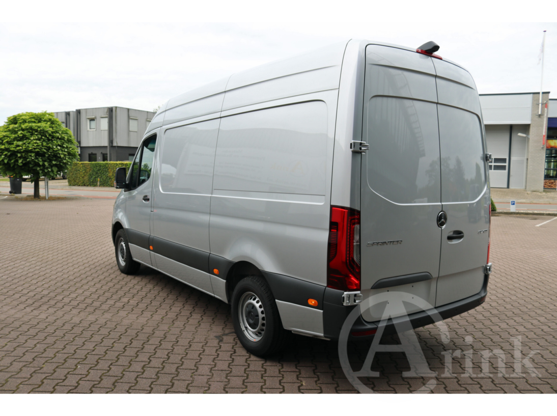 Vehicle 40011207 27979f57 186e 442c b101 e9f7bcb06e40