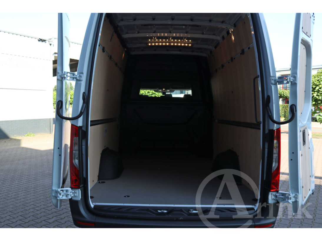 Vehicle 38492952 41a2f8e0 b081 42dd 99f5 2c4799b34062