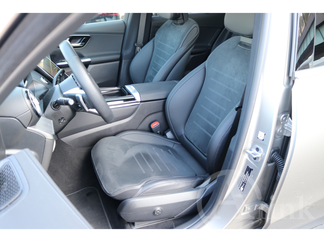 Vehicle 43910569 94883120 c442 4344 ab4a 68e8a7cc8ff9