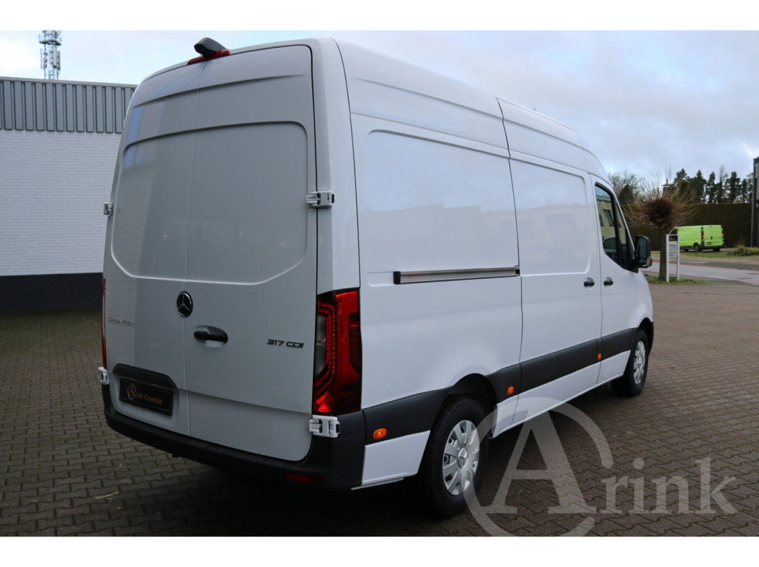 Vehicle 42405990 b5acbfb0 eb7c 48de a919 ffbe4138ed66