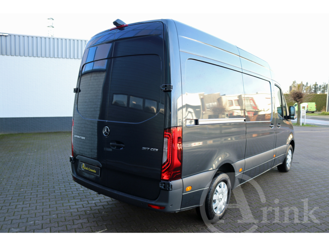 Vehicle 37131507 710337f1 6109 4849 b6cd 2ff4486df476