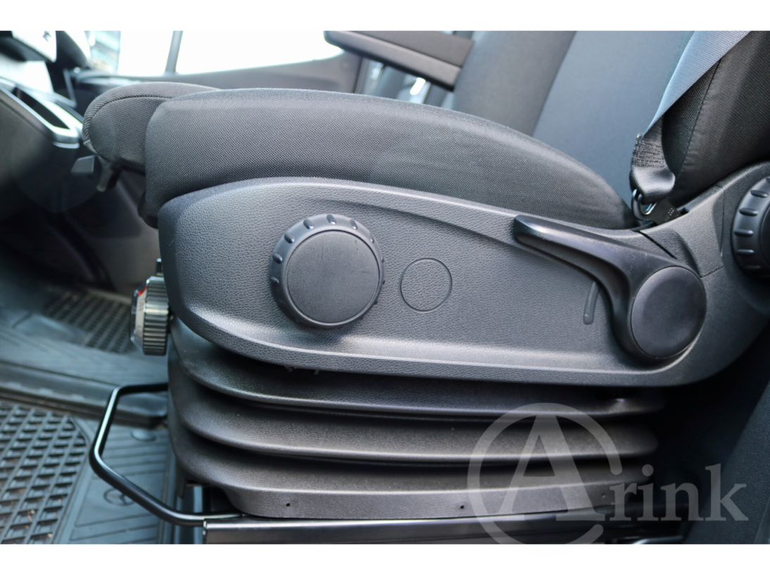 Vehicle 37131507 c49328b0 8831 4b1e 82a5 7f450ab83458