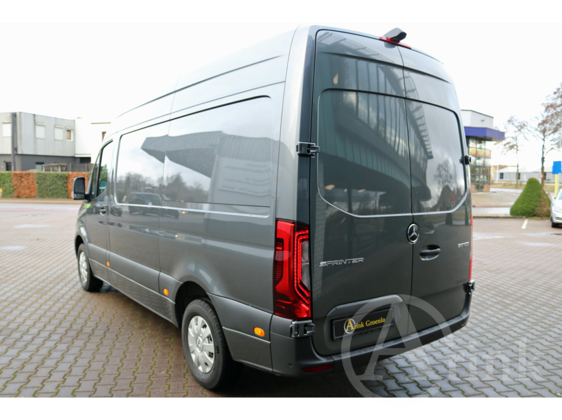 Vehicle 37131840 f4d01005 c63c 49e3 ba61 2a804481a28b