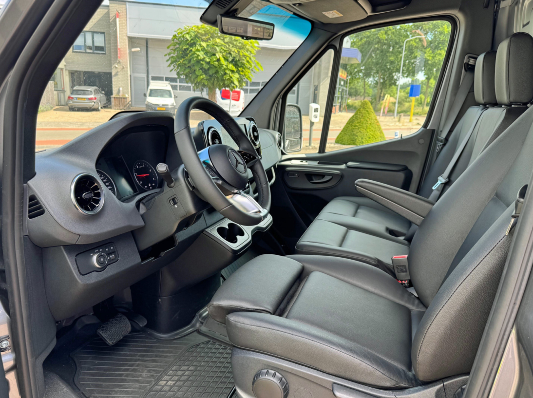 Vehicle 46023897 b8830733 0beb 442a 8d72 cab5fe15505d
