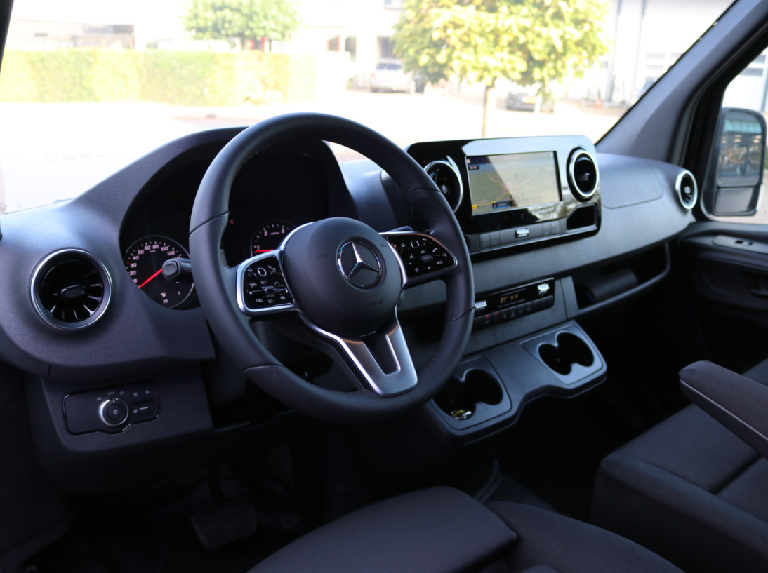 Vehicle 40788742 8e00f471 57c8 435a bd17 fdbd6ad27fd9