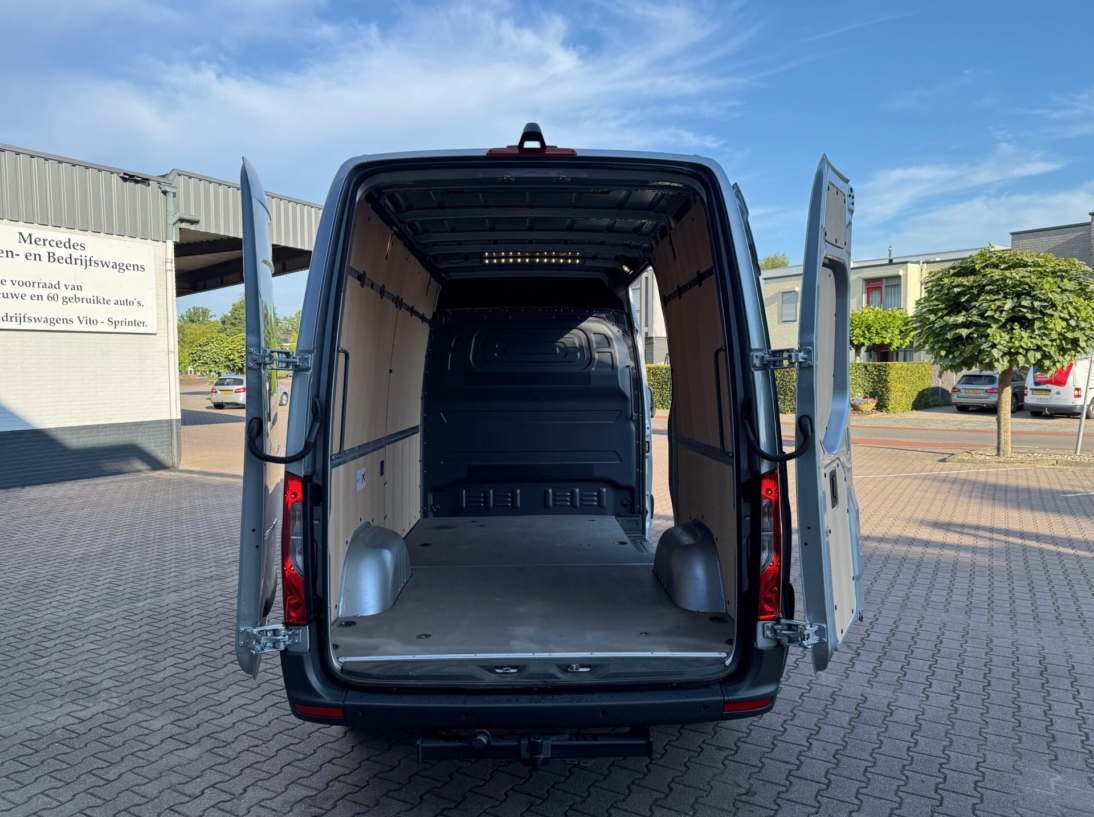 Vehicle 47209486 7b795e63 eefb 46da b514 35b6b2800998