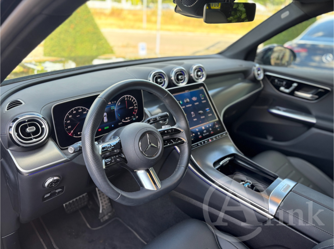 Vehicle 47327716 0194690c a729 4054 bf7d 1ce7fc2042e8