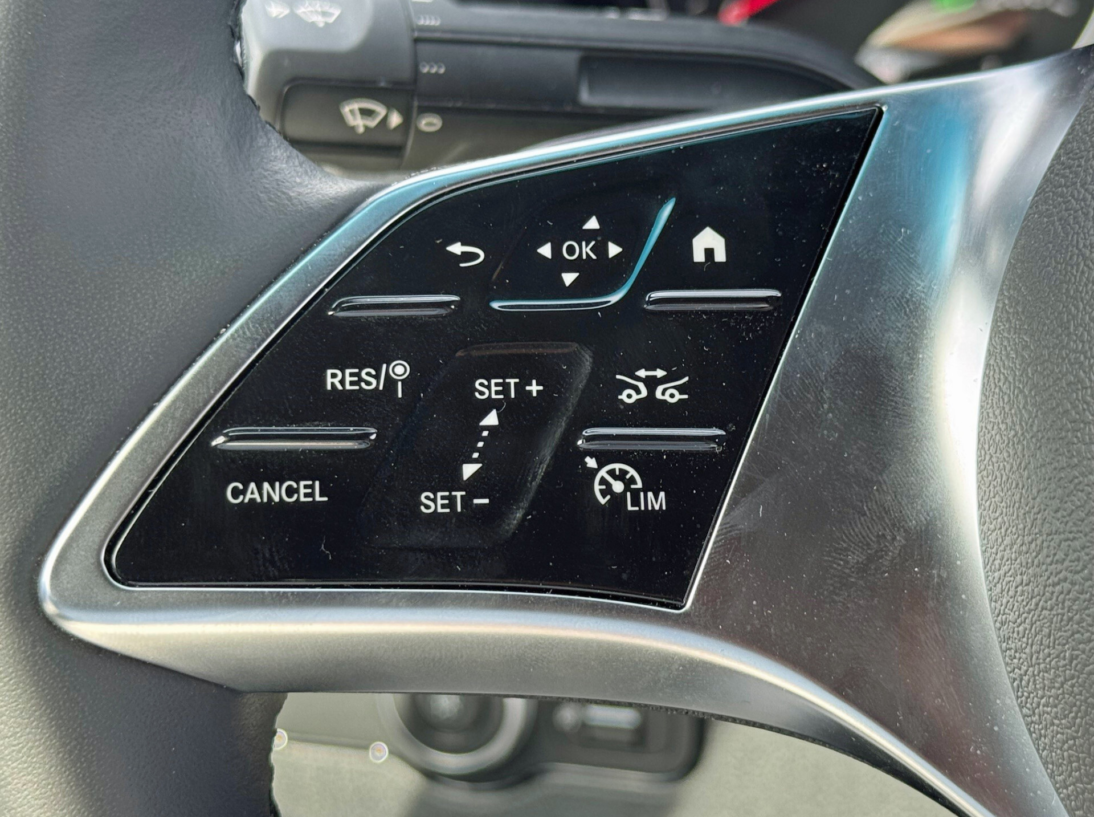 Vehicle 47381267 553b597a ff04 4827 b53e c9c1b6b34beb
