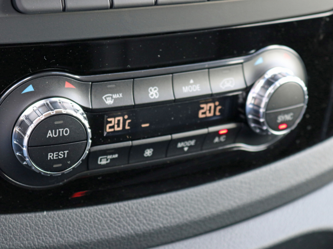 Vehicle 41742375 0950a99b 644c 4c54 8767 3955d729110b
