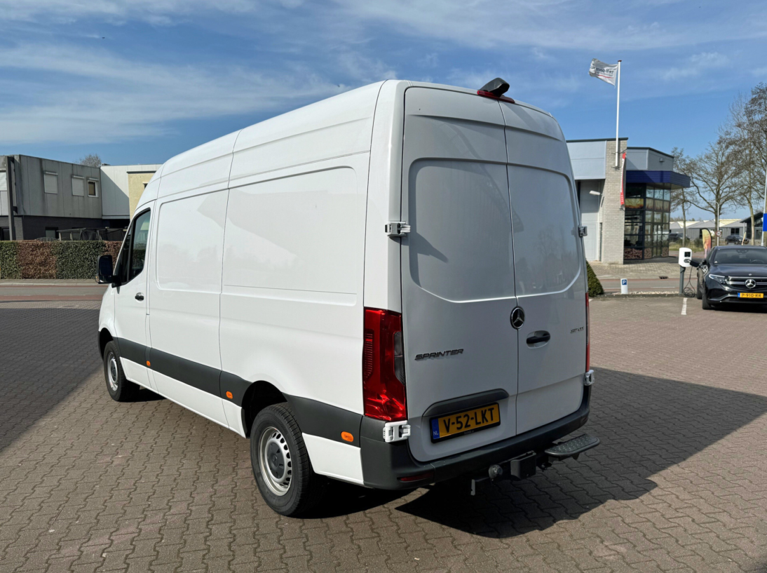 Vehicle 44006921 b408d056 3a29 4057 a2d0 0e21f0b5e3e5