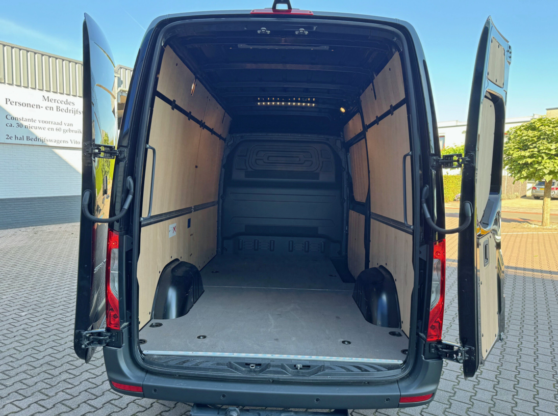 Vehicle 47462519 169e6f0c aa61 4876 9517 d4e5f7500903