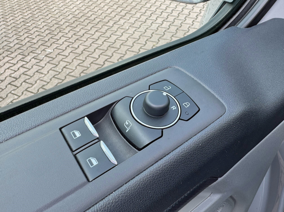 Vehicle 47514965 377213eb a536 435e 84b7 18a3c0fc1477