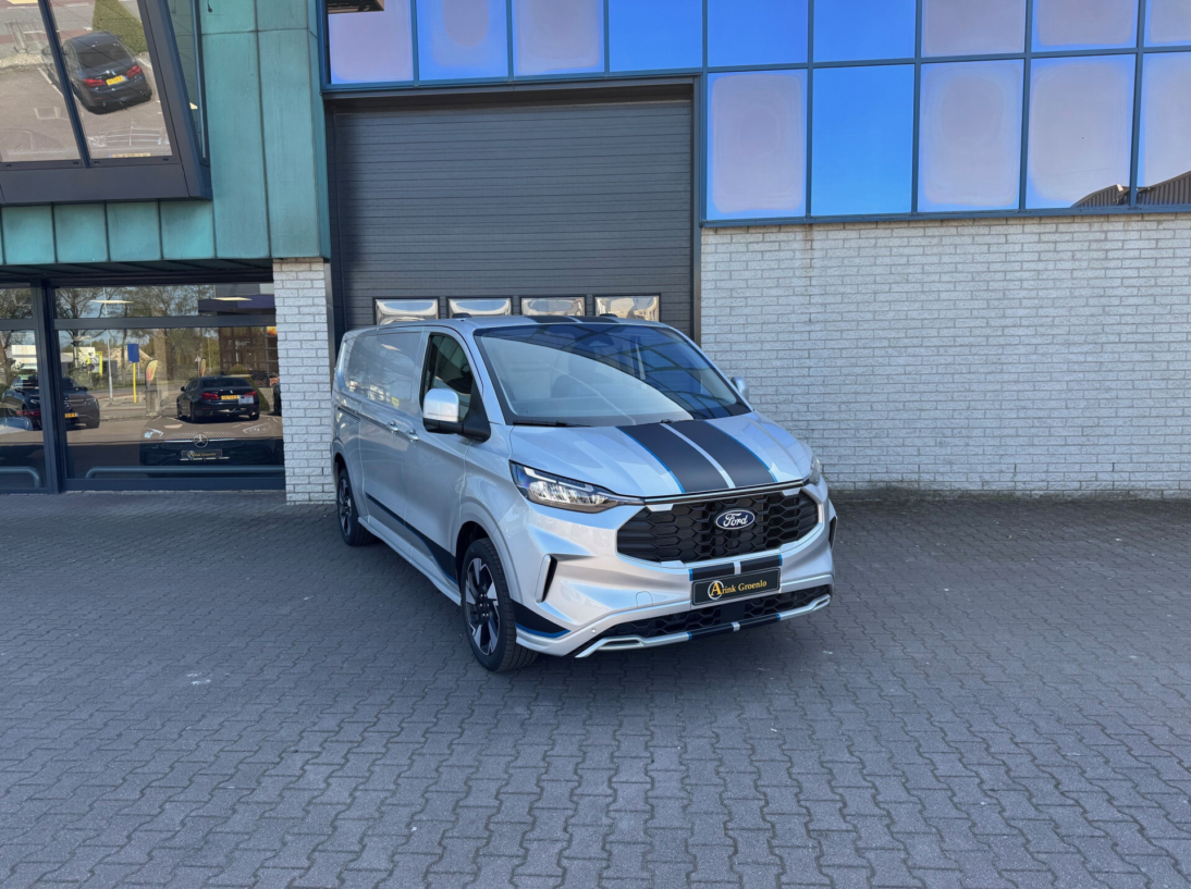 Vehicle 42425029 5f594c70 8ef7 4b4b 9c64 0187a6298eac