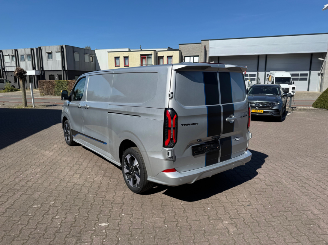 Vehicle 42425029 0088f012 6aae 4f0f a3eb 033b72fafba8