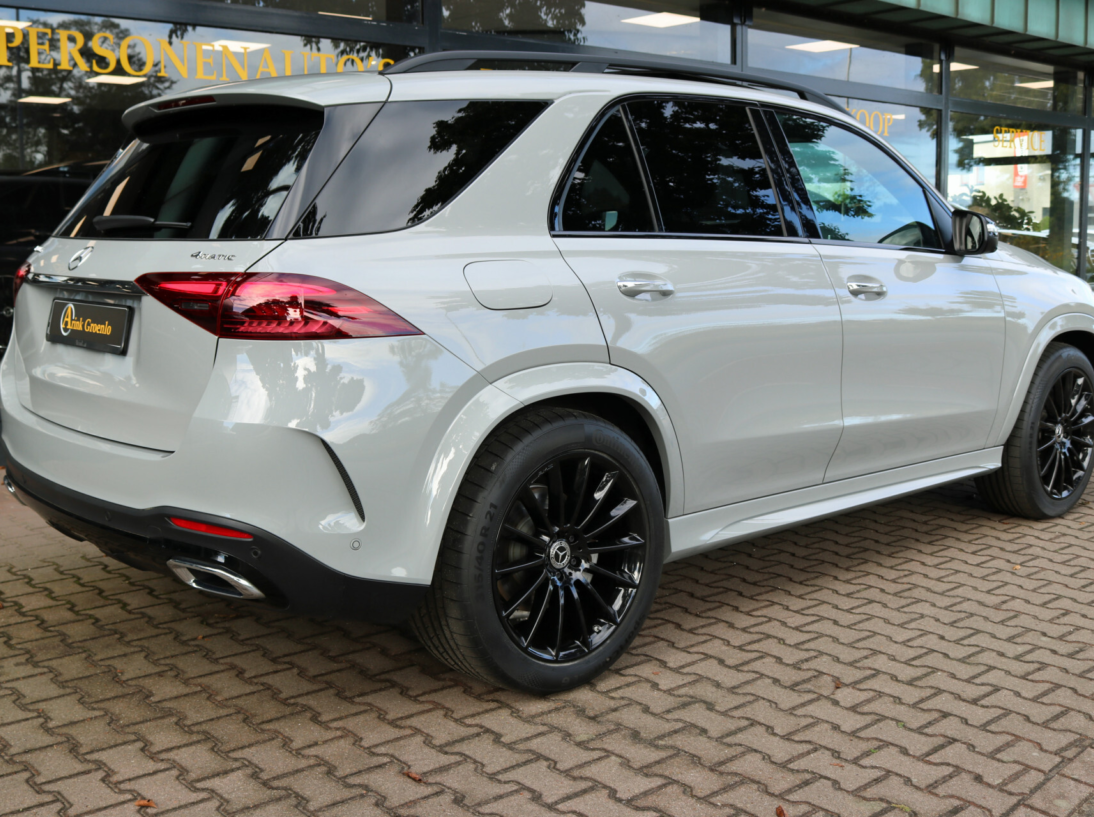 Vehicle 38571318 d392ac2b 2693 445a 8e20 d2f9ceac27f4