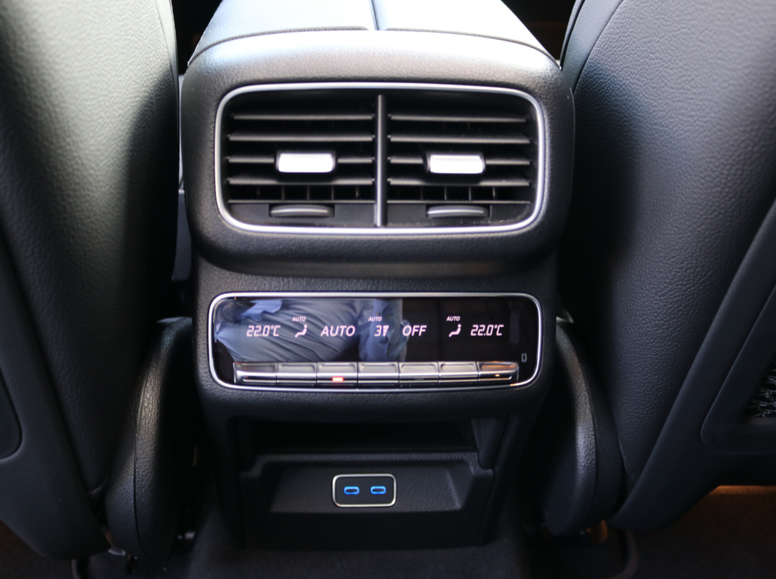 Vehicle 38571318 95eb4f42 2403 4624 99cb 576350a49cd4