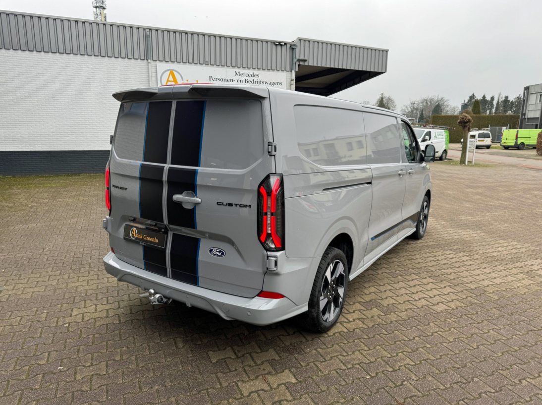 Vehicle 42921133 5318bcdf fc34 4dd6 ae9e 0572bb82dc1a