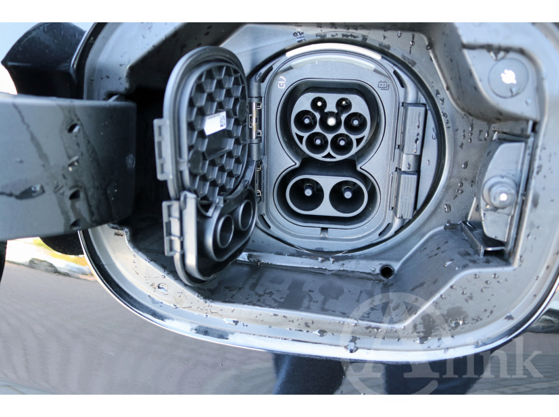 Vehicle 31841182 98446811 0c08 4dee 9d75 c85401de57f1