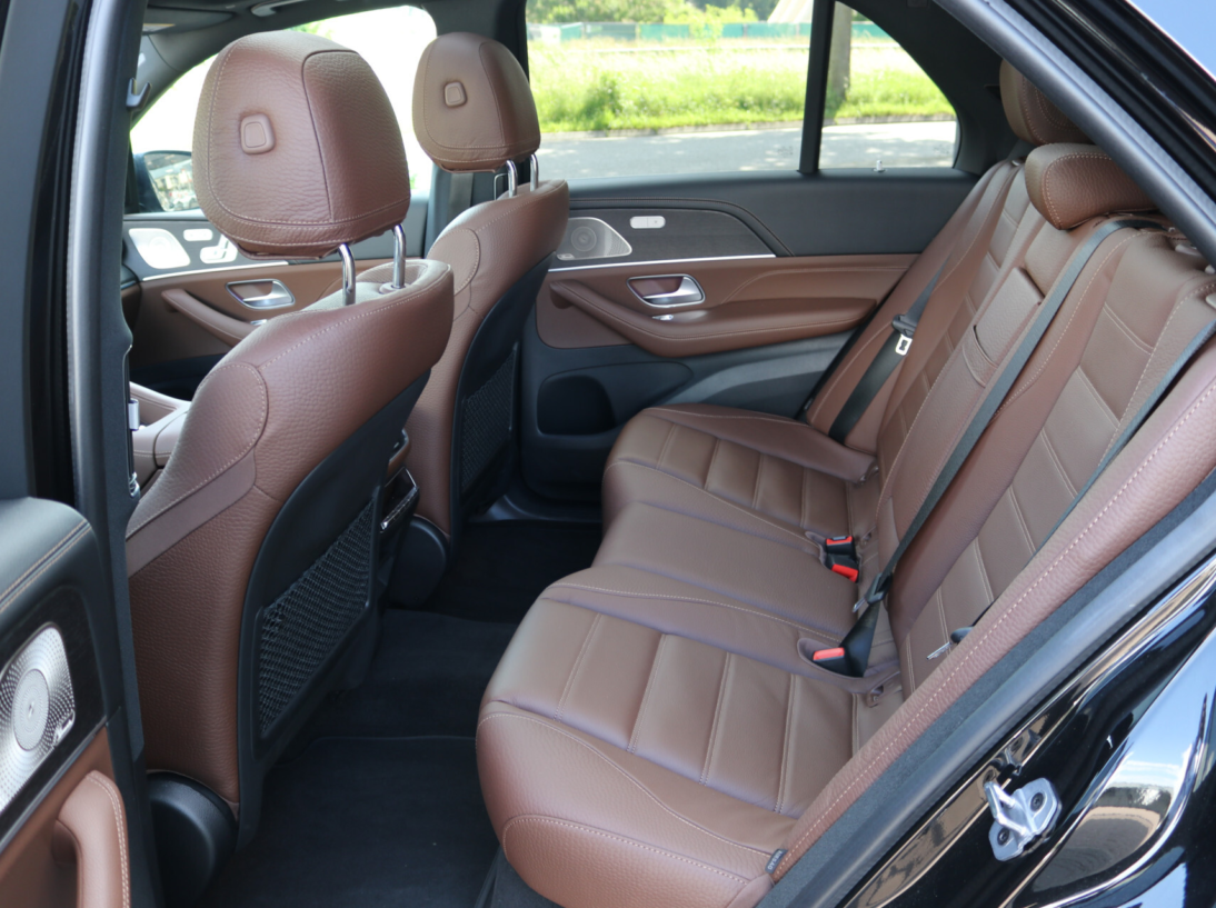 Vehicle 47591134 6c216316 0a29 4afb a575 9d01564e9a54