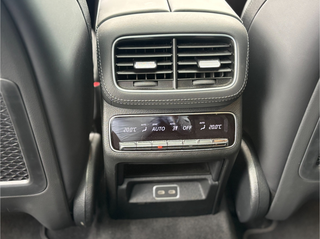 Vehicle 47491878 4e30c68a 3686 4597 aa71 1a8c9393e004