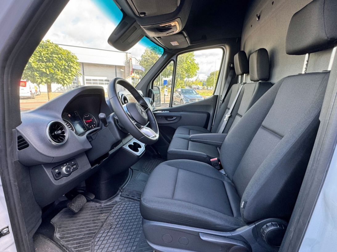 Vehicle 47711997 28f76584 f527 4848 8217 00187b14c32f