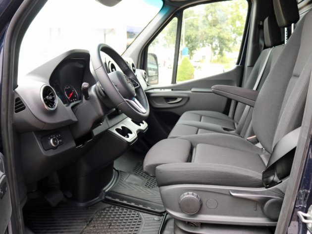 Vehicle 40668136 e922d11d 1b05 4c2b 9803 5689010defef