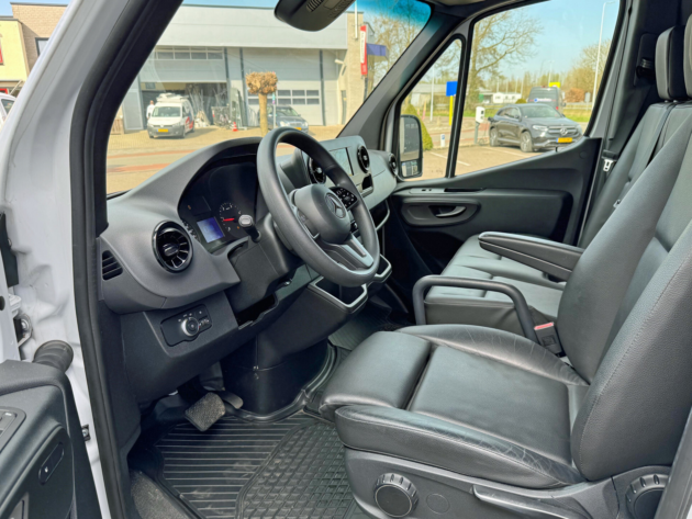 Vehicle 44006921 bfabf52e 7cb1 4b08 8604 29619b85a0b4