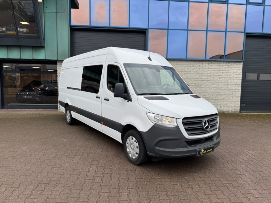 Vehicle 42987759 7300567e f1f8 4b1a a11d db76a952d653