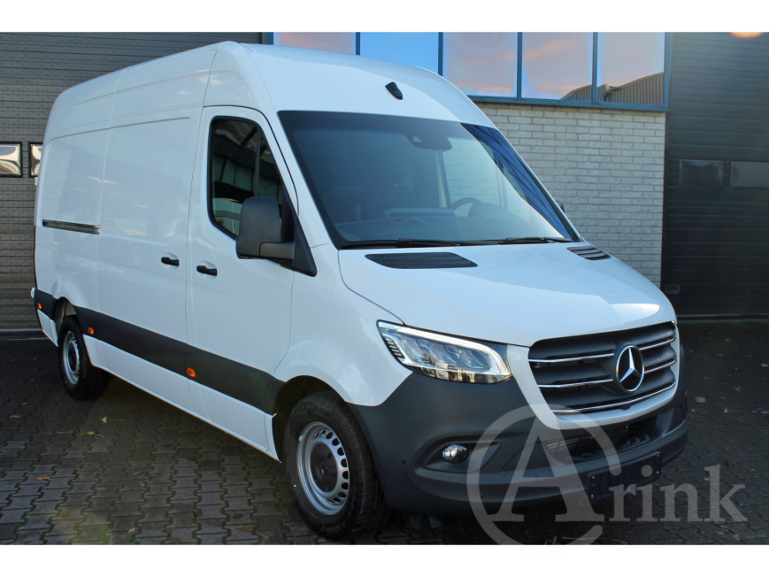 Vehicle 42405990 aee739b8 7184 4d56 b8c0 a65bea9d98e3