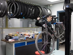 Un point vélo CyCLO flambant neuf à la gare de Bruxelles-Nord