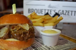 Des burgers sauce Belgique à la Grand-Place, c'est chez Brouette