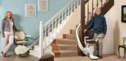 Een traplift bij mobiliteitsproblemen voor de veiligheid en gezondheid van ouderen