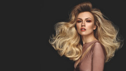 Adhésive : La Solution Moderne pour des Cheveux Longs et Naturels