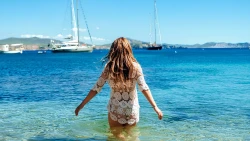 naar de zon: waarom Ibiza meer is dan alleen een feesteiland