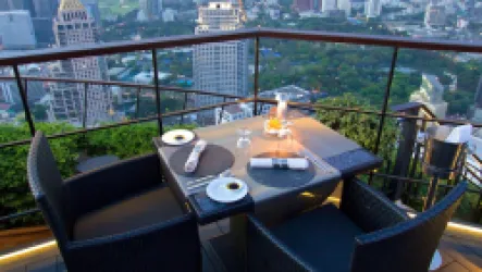 Dinner in the Sky : une expérience gastronomique hors du commun au cœur de Bruxelles