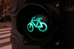 Cyclistes : éclairez-vous!