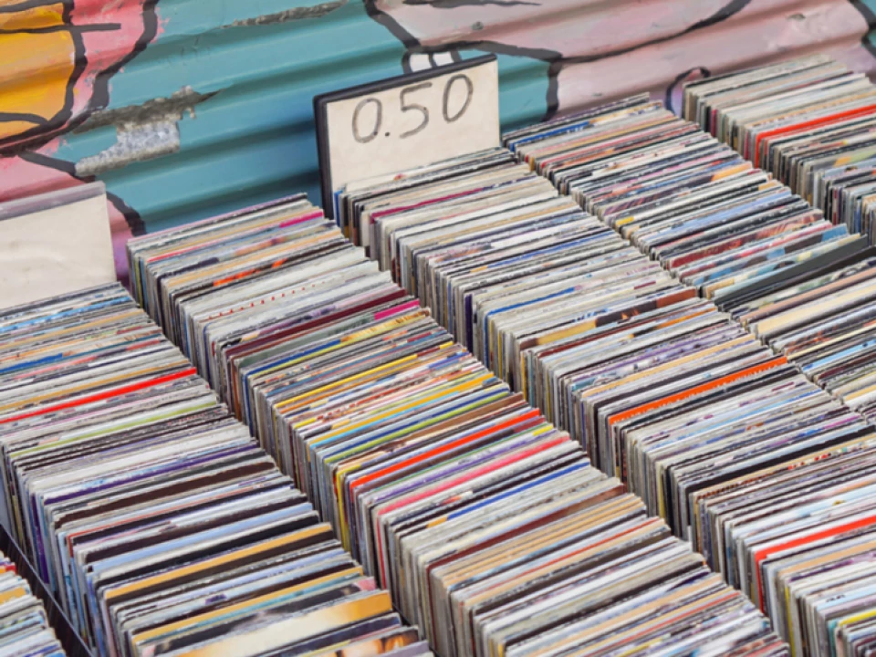 Cd shops: een koopje?
