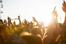 Checklist festival : le kit du bon festivalier pour le Brussels Summer Festival