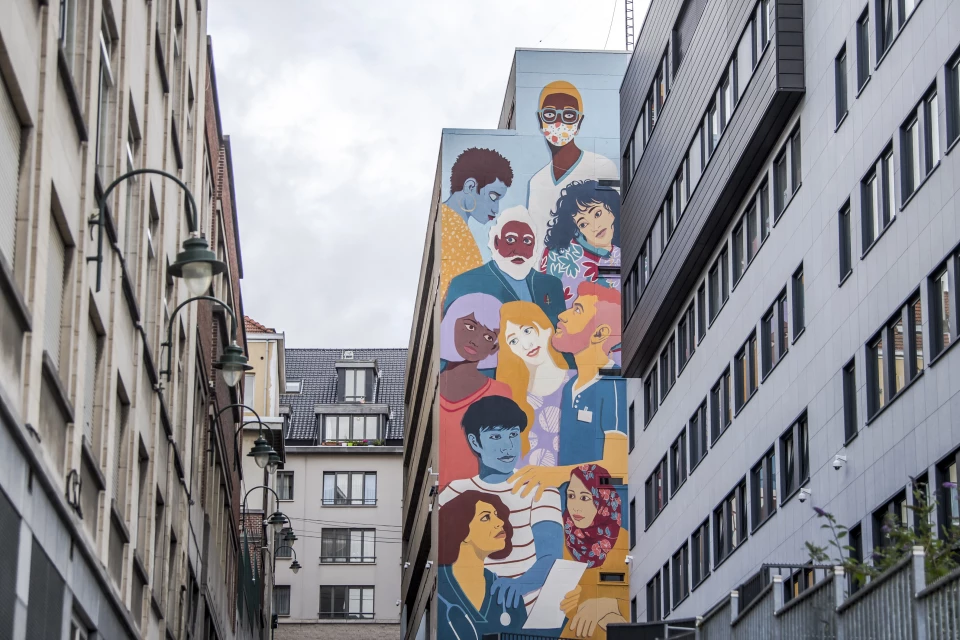La guerre des fresques au personnel soignant