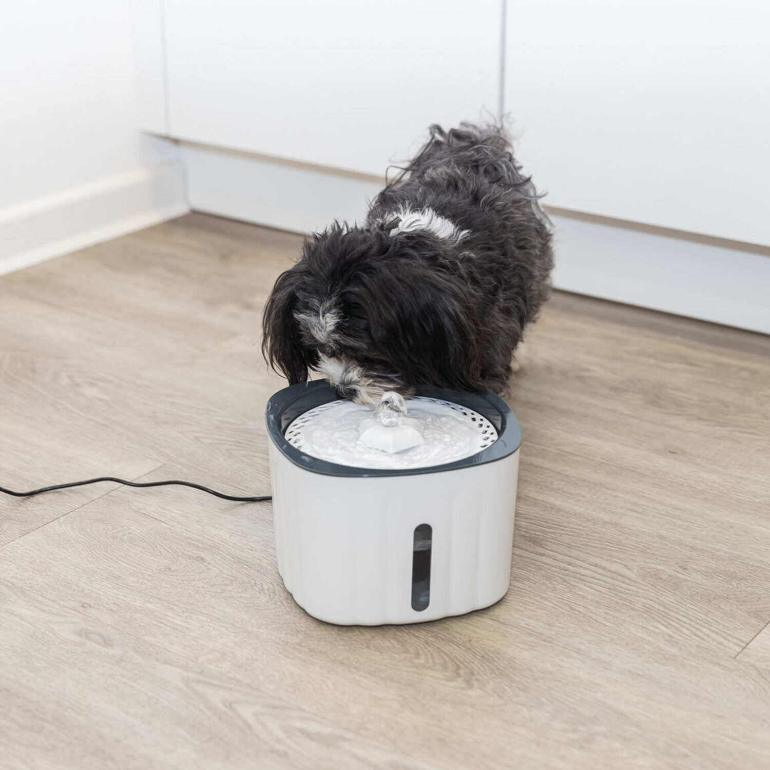 Trixie Trinkbrunnen Flower – Weiß/Grau