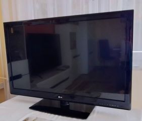 Sprzedam bardzo mało używany TV LG-42" Full HD