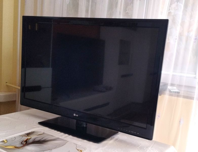 Sprzedam bardzo mało używany TV LG-42" Full HD - zdjęcie 2