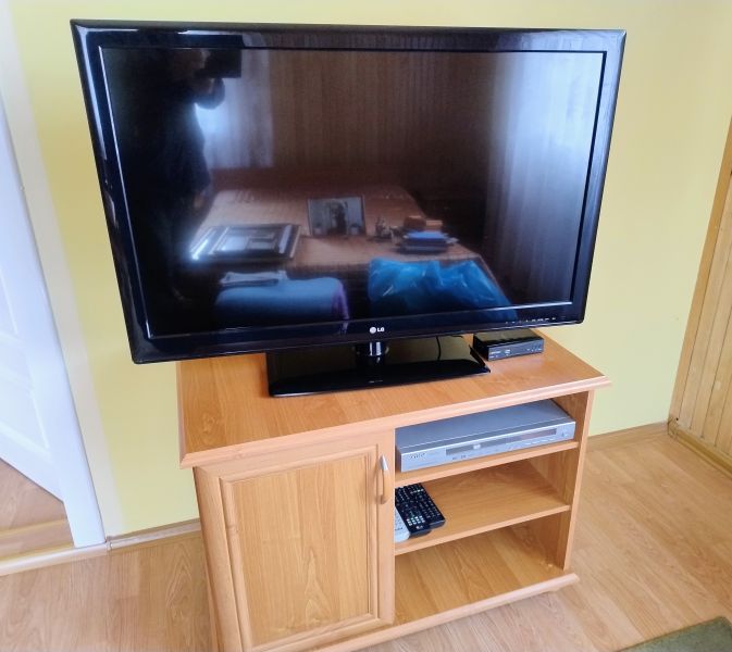 Sprzedam bardzo mało używany TV LG42LS Full HD - zdjęcie 1