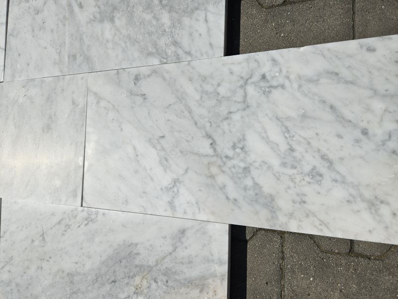 Płytka marmurowa Carrara Bianco 60x30x2 matowa - II gatunek - zdjęcie 2