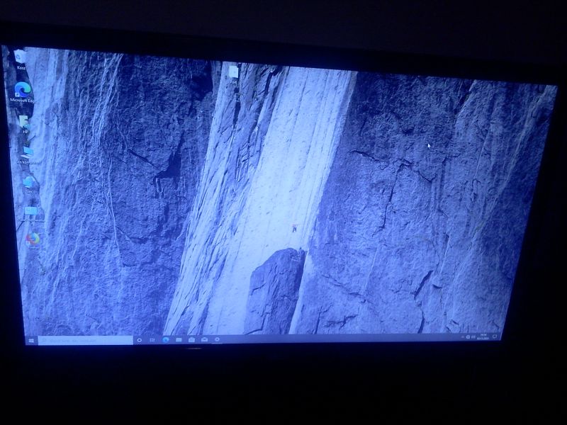Monitor komputerowy LG 22"FullHD 1920 x 1080 - zdjęcie 5