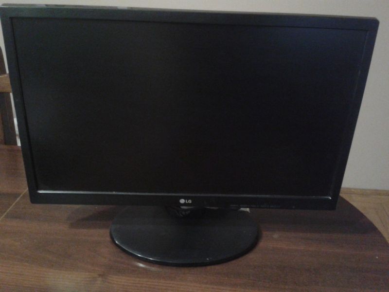 Monitor komputerowy LG 22"FullHD 1920 x 1080 - zdjęcie 3