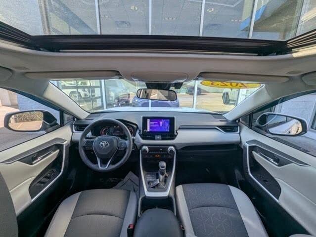 Selling My 2023 Toyota Rav4 XLE AWD - zdjęcie 3