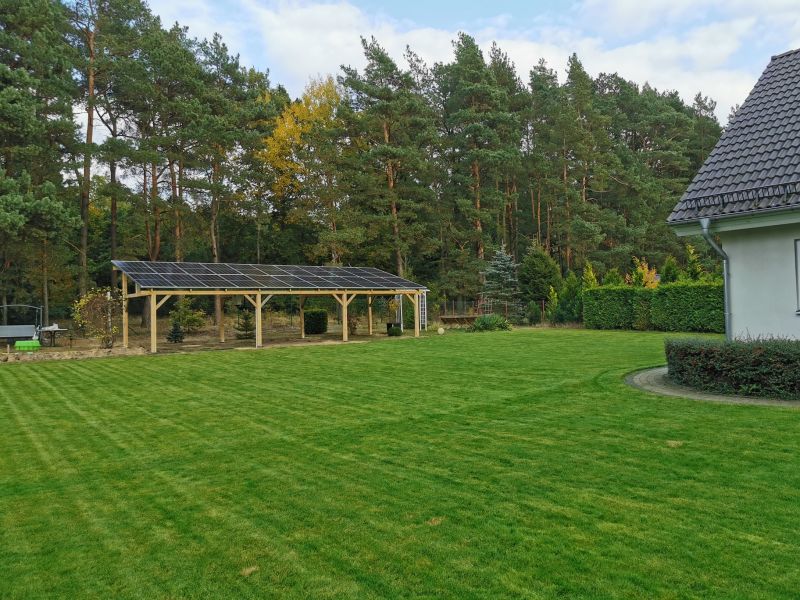 Wiata z dachem z paneli fotowoltaicznych – 9,9 kWp + magazyn 10 kWh - zdjęcie 1