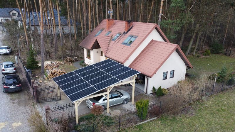 Wiata z dachem z paneli fotowoltaicznych – 9,9 kWp + magazyn 10 kWh - zdjęcie 4